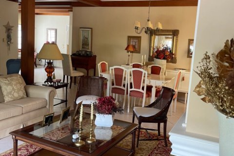 4 bedrooms House in Artemida, Greece No. 110153 6