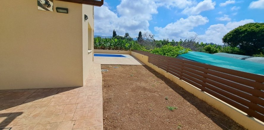 3 bedrooms House in Kissonerga, Cyprus No. 37095