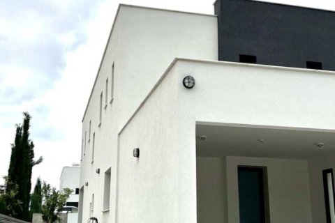 3 bedrooms Villa in Pyrgos, Cyprus No. 79037 7