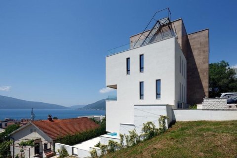 2 dormitorios Apartment en Tivat, Montenegro No. 104758 5