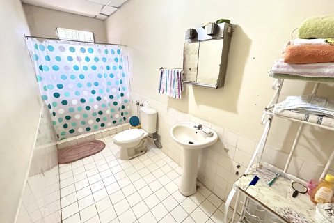 3 bedrooms House in Vista Alegre, Panama No. 109758 4