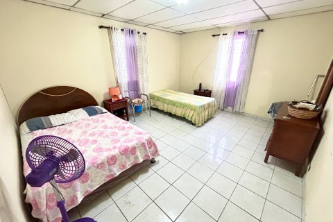 3 bedrooms House in Vista Alegre, Panama No. 109758 3