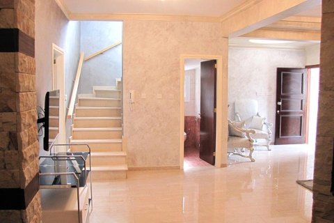 3 bedrooms Villa in Limassol, Cyprus No. 105660 8