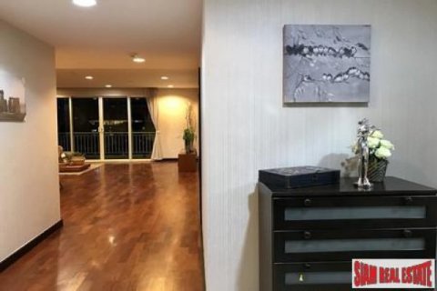 3 bedrooms Apartment in Bangkok, Thailand No. 95812 3