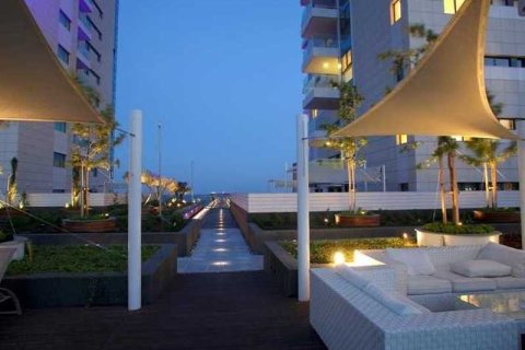 3 bedrooms Apartment in Limassol, Cyprus No. 40715 2