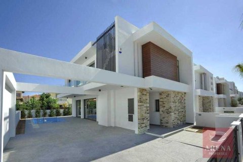 5 bedrooms Villa in Larnaca, Cyprus No. 30938 2