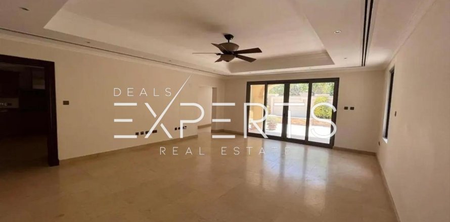 3 dormitorios Townhouse en Bavaria Town, Vietnam No. 70516