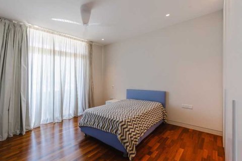 8 bedrooms House in Agios Athanasios, Cyprus No. 81659 7