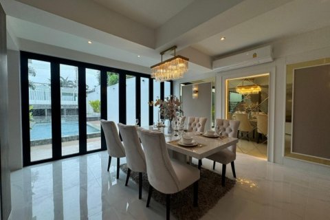 300m² Villa en Rawai, Thailand No. 97414 9