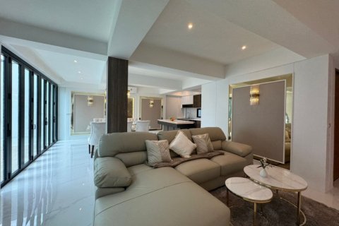 300m² Villa en Rawai, Thailand No. 97414 3