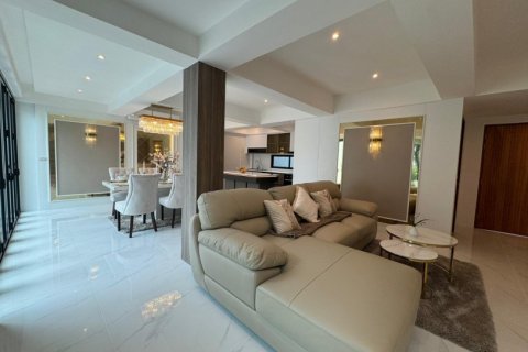 300m² Villa en Rawai, Thailand No. 97414 4