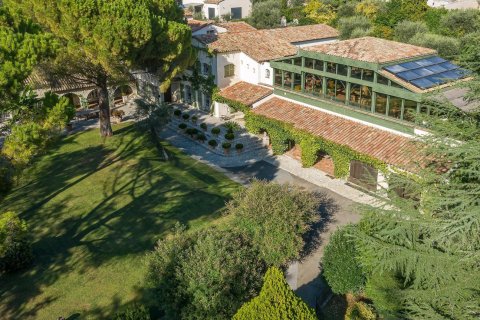 13 bedrooms House in Grasse, France No. 100278 1