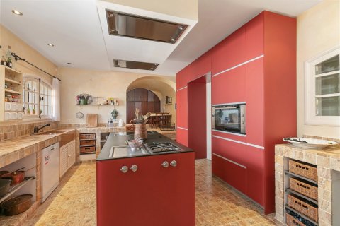 13 bedrooms House in Grasse, France No. 100278 6