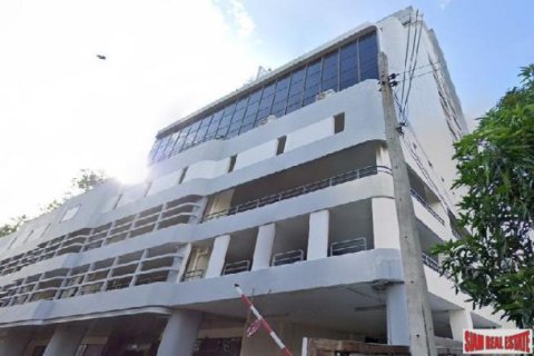 2 bedrooms Land in Bangkok, Thailand No. 96387 3