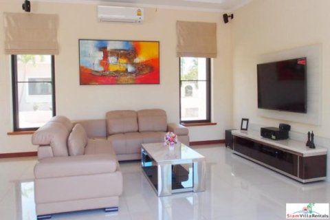 4 bedrooms Villa in Pattaya, Thailand No. 96849 8
