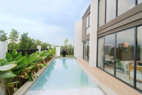 8 bedrooms Villa in Jomtien Beach, Thailand No. 1021 1
