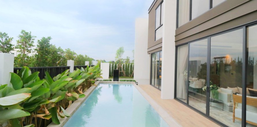 8 bedrooms Villa in Jomtien Beach, Thailand No. 1021