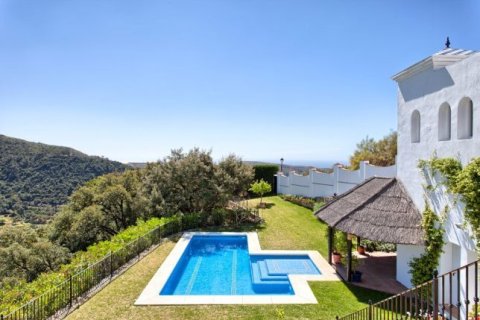 4 bedrooms House in Benahavis, Spain No. 25516