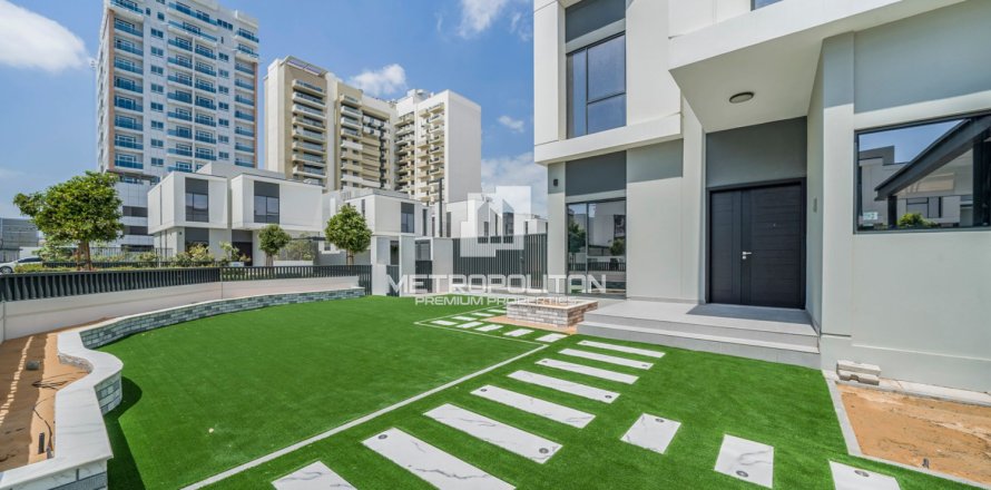 4 bedrooms Villa in Hoang Kim, Vietnam No. 94697