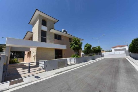 3 bedrooms Villa in Parekklisia, Cyprus No. 82034 1
