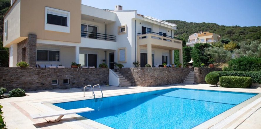 5 rooms Villa in Kavala, Greece No. 108763
