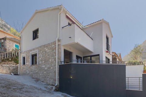 1 dormitorio Apartment en Kotor, Montenegro No. 104756 2