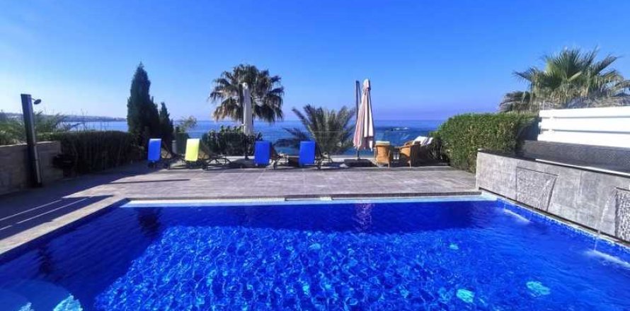 5 bedrooms Villa in Pegeia, Cyprus No. 84395