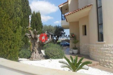 4 bedrooms House in Aradippou, Cyprus No. 82429 2