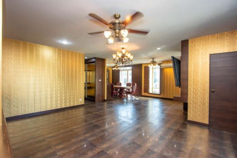 3 bedrooms Commercial property in Hoang Van, Vietnam No. 98588 1