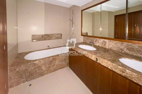 3 bedrooms Apartment in Nhan Chinh, Vietnam No. 93357 14