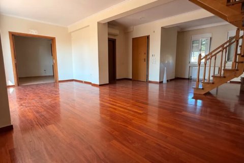 3 bedrooms Maisonette in Voula, Greece No. 116821 2