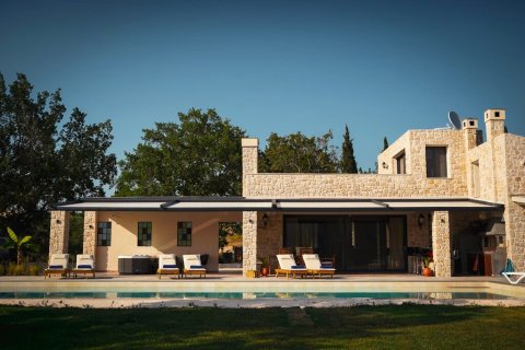 3 bedrooms Villa in Corfu, Greece No. 107952 1