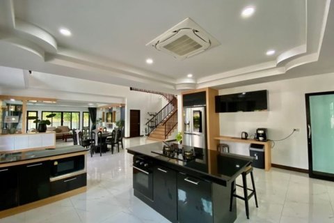 5 bedrooms House in Chiang Mai, Thailand No. 2553 12