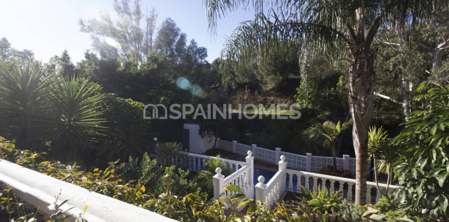 3 bedrooms Villa in Benalmadena, Spain No. 122055