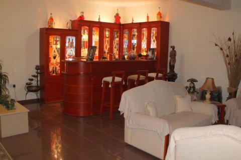 3 bedrooms Villa in Limassol, Cyprus No. 105917 3