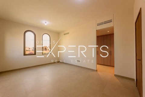 3 bedrooms Villa in Al Mearag City, Vietnam No. 83060 10