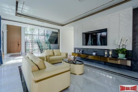 6 bedrooms Villa in Pattaya, Thailand No. 96611 23