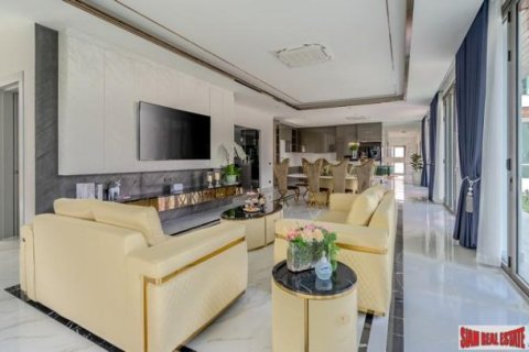 6 bedrooms Villa in Pattaya, Thailand No. 96611 21