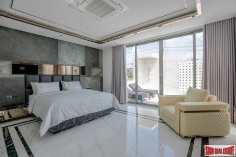 6 bedrooms Villa in Pattaya, Thailand No. 96611 8