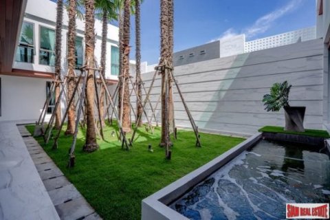 6 bedrooms Villa in Pattaya, Thailand No. 96611 18