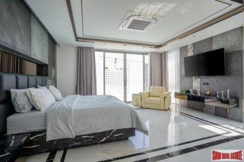 6 bedrooms Villa in Pattaya, Thailand No. 96611 7