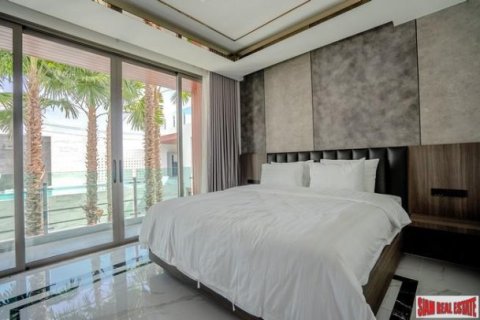 6 bedrooms Villa in Pattaya, Thailand No. 96611 15