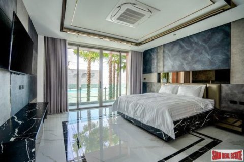 6 bedrooms Villa in Pattaya, Thailand No. 96611 13