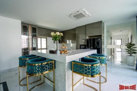 6 bedrooms Villa in Pattaya, Thailand No. 96611 24