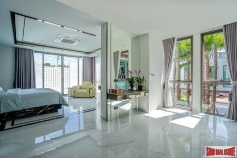 6 bedrooms Villa in Pattaya, Thailand No. 96611 12