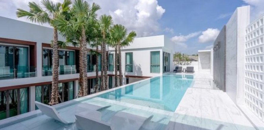 6 bedrooms Villa in Pattaya, Thailand No. 96611