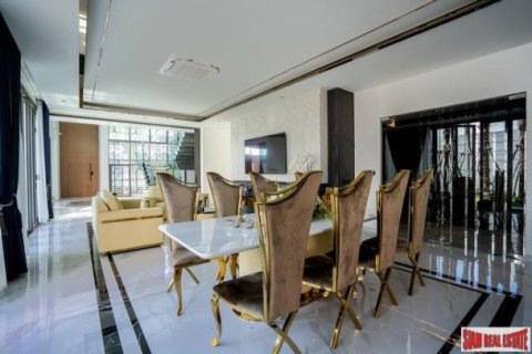 6 bedrooms Villa in Pattaya, Thailand No. 96611 25