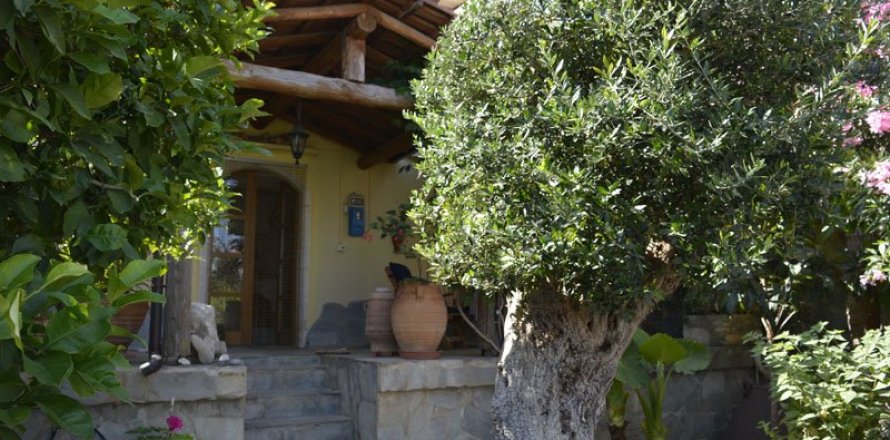 5 bedrooms House in Chania, Greece No. 83401