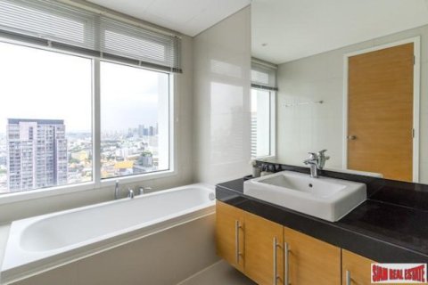 2 bedrooms Apartment in Bangkok, Thailand No. 96147 12