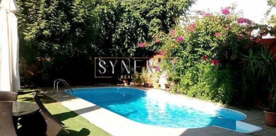 5 chambres House à Strovolos, Cyprus No. 100476